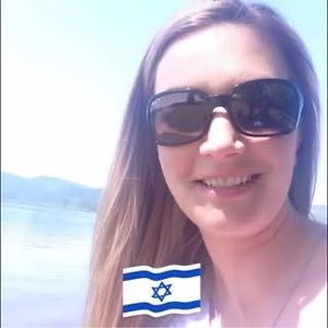 Meet your Posher, Leslie